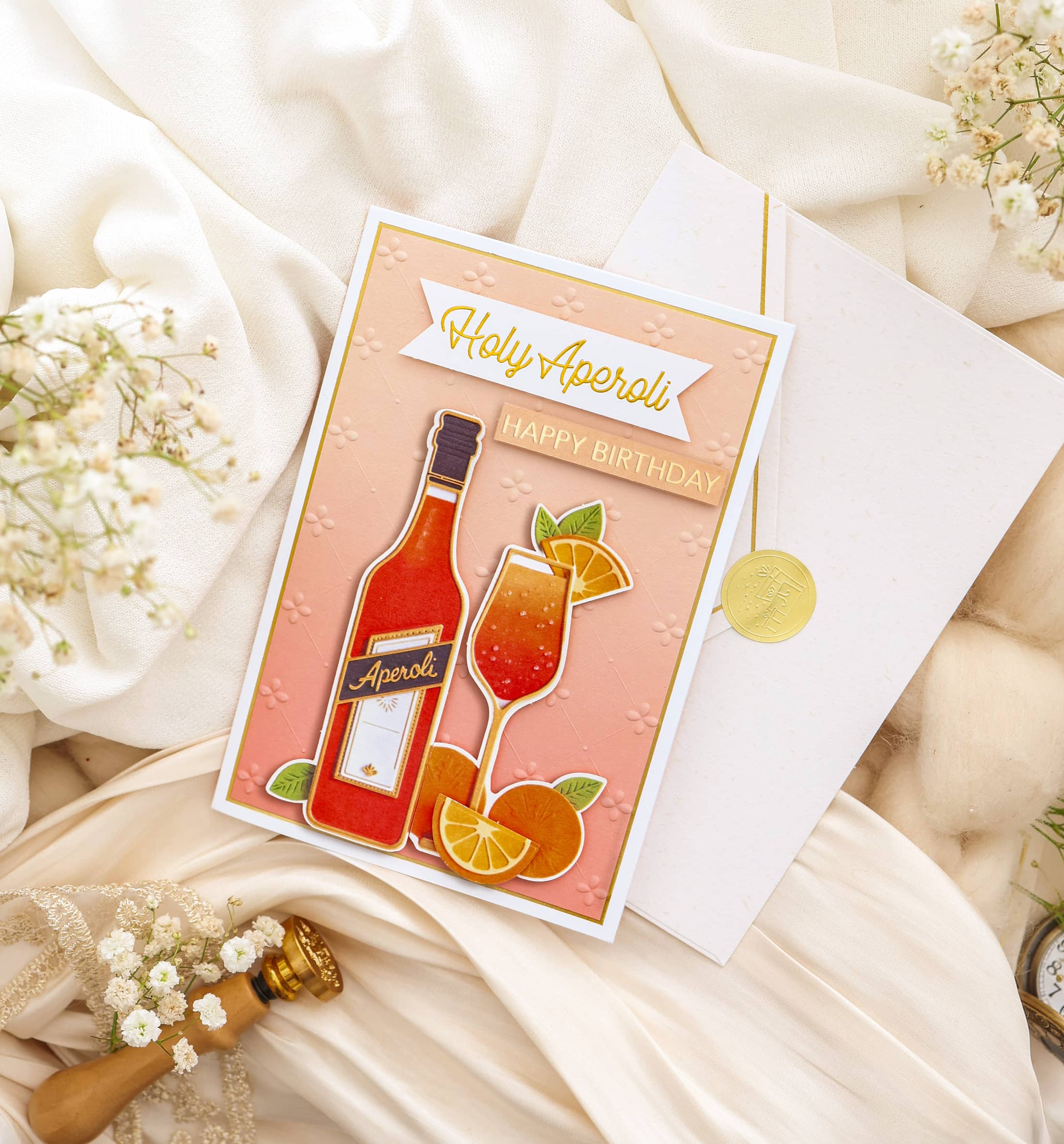 JoliCoon Geburtstagskarte Signature Holy Aperoli in 3D-Layer-Optik mit Aperolflasche, Glas und Orangenmotiv – edle Karte zum Geburtstag mit Goldveredelung